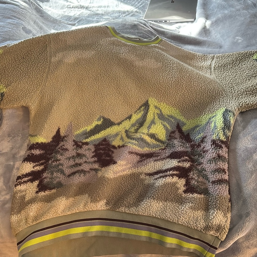 Fleece sweatshirt size Medium so cozy